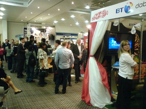 expo-stands-busy